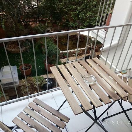Modern, Ideally Located Studio Apartment Athene Buitenkant foto