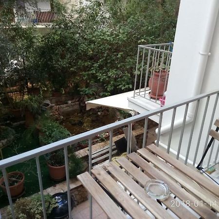Modern, Ideally Located Studio Apartment Athene Buitenkant foto