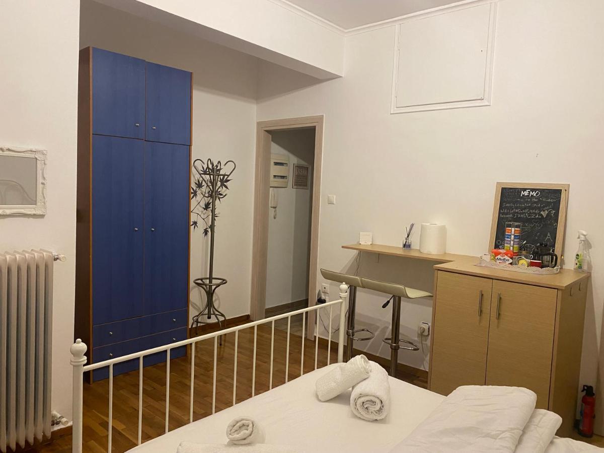 Modern, Ideally Located Studio Apartment Athene Buitenkant foto
