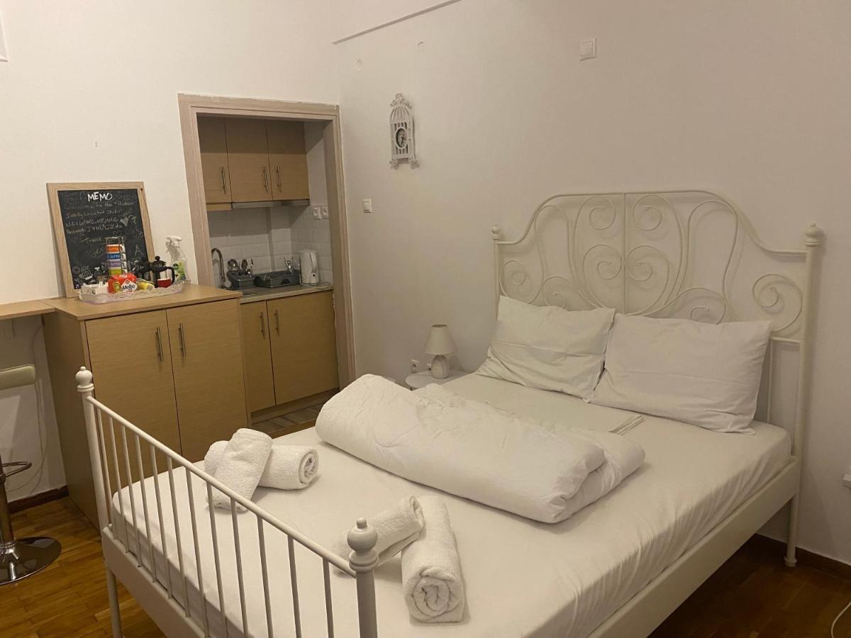 Modern, Ideally Located Studio Apartment Athene Buitenkant foto