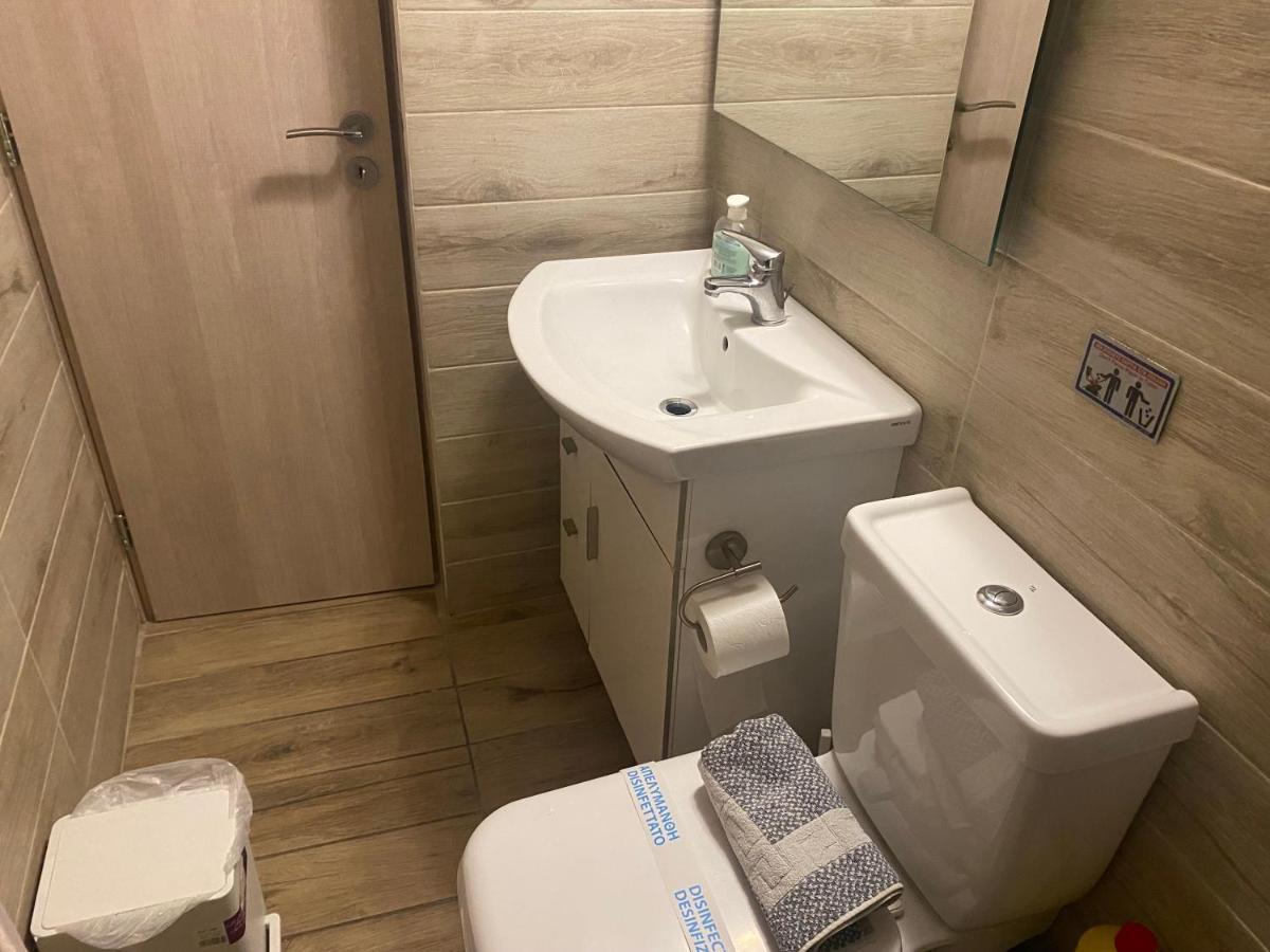 Modern, Ideally Located Studio Apartment Athene Buitenkant foto