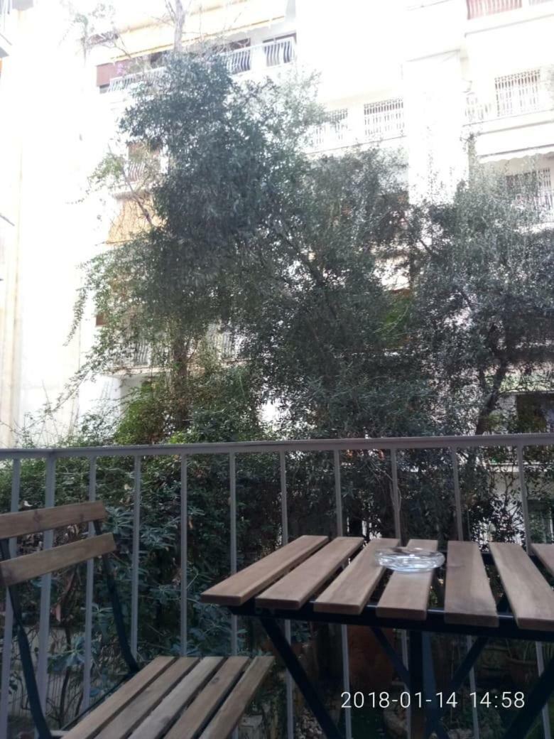 Modern, Ideally Located Studio Apartment Athene Buitenkant foto