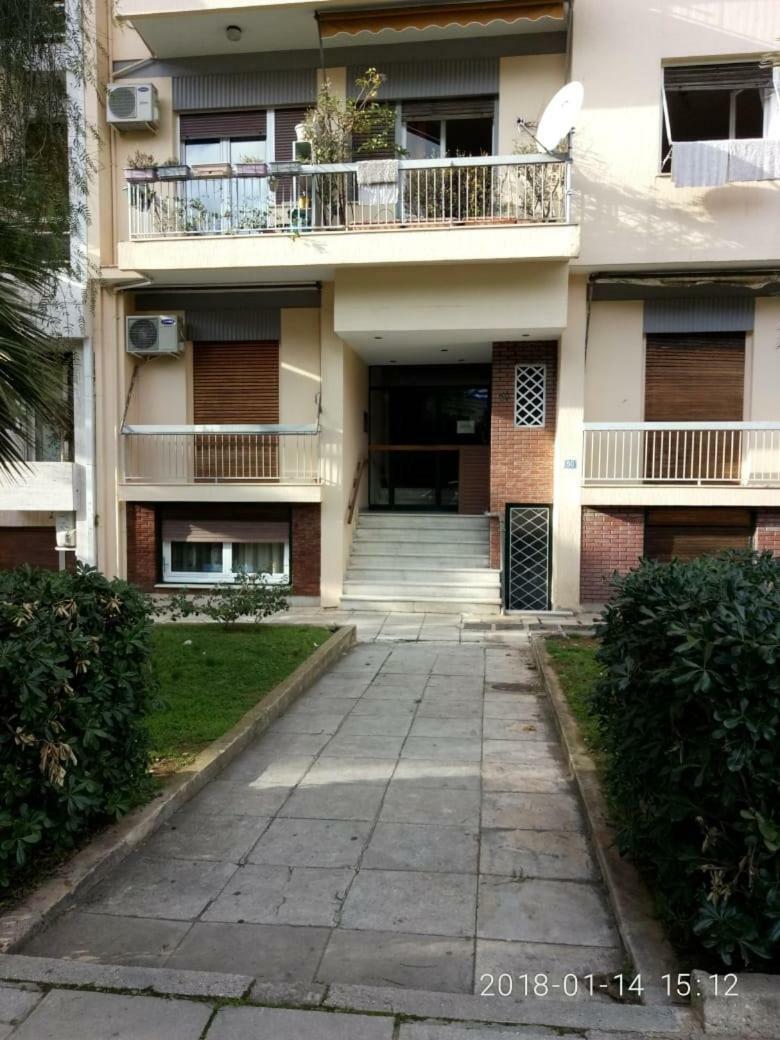 Modern, Ideally Located Studio Apartment Athene Buitenkant foto